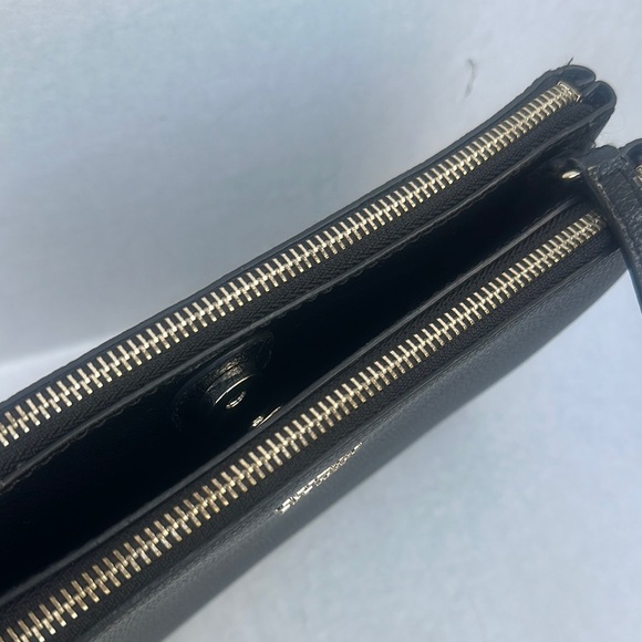 Guess Black and Gold Clutch with Structured Leather and Sleek Design - Picture 3 of 5